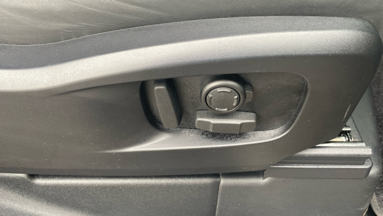 Land Rover Defender 3.0 D350 X-Dynamic HSE 90 3dr Auto Diesel Estate